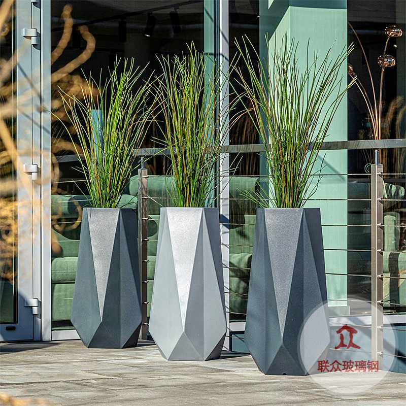 四川成都商場(chǎng)選擇高檔組合玻璃鋼花盆廠家