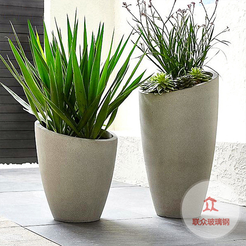 組合玻璃鋼花盆裝扮云南高檔寫字樓優(yōu)雅環(huán)境