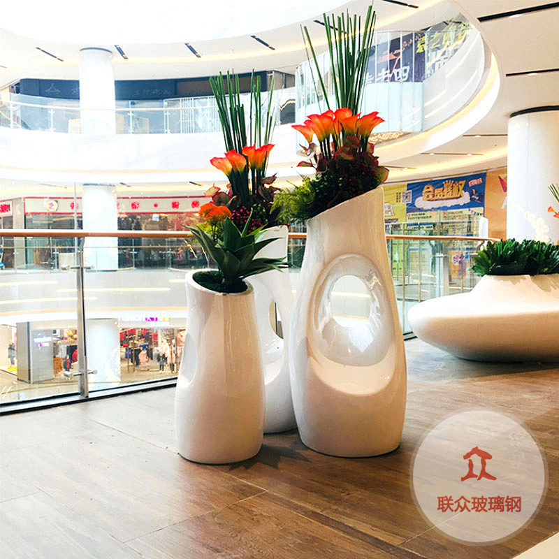 深圳玻璃鋼廠如何布置玻璃鋼花盆來吸引顧客的目光